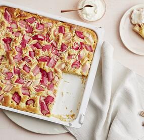 Einfacher Rhabarber-Butterkuchen vom Blech