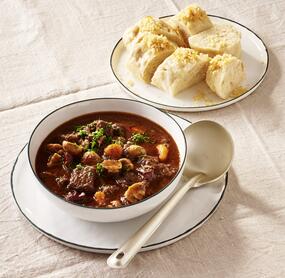 Bœuf bourguignon mit böhmischen Knödeln