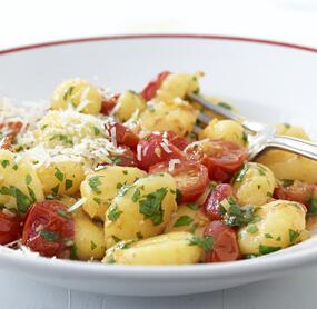 Blitz-Gnocchi mit geschmolzenen Tomaten