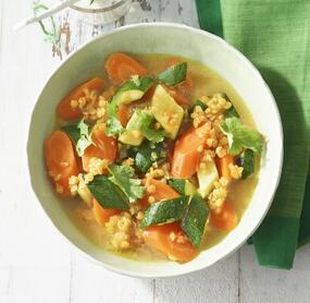 Möhreneintopf mit Zucchini und Linsen