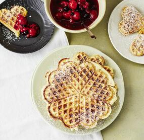 Sahne-Waffeln mit Vanille-Beeren