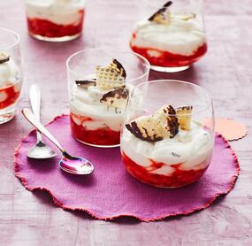 Schnelle Schokokuss-Creme mit Erdbeeren
