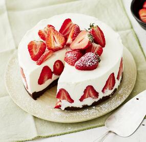 Erdbeer-Panna-cotta-Torte