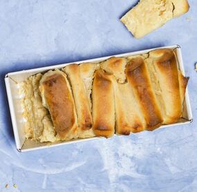 Fluffiges Marzipan-Faltenbrot mit Schmand