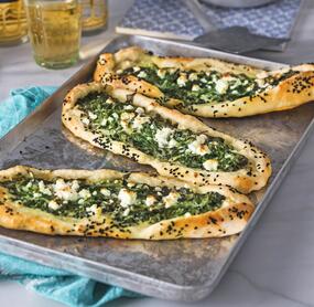 Pide mit Spinat und Feta