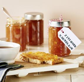 Zitronenmarmelade mit braunem Zucker