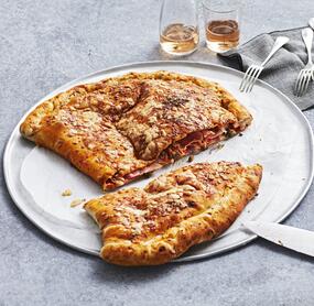 Calzone mit Brokkoli und Schinken