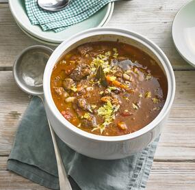Spezzatino: Italienisches Gulasch mit weißen Bohnen