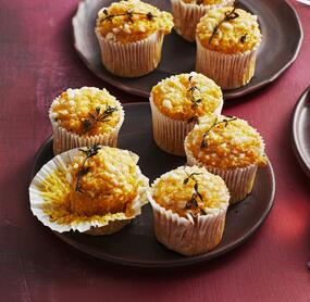 Kürbis-Muffins mit Schinken und Parmesan