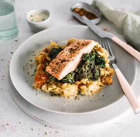 Lachs mit Blattspinat und Gemüsestampf