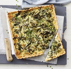 Feine Mangold-Tarte mit Pinienkernen