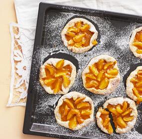 Sommerliche Aprikosen-Tartelettes