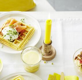 Pikante Waffeln mit Räucherlachs