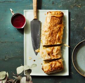 Winterlicher Butternuss-Porree-Strudel