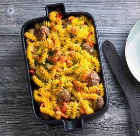 Nudel-Kürbis-Auflauf mit Hackbällchen