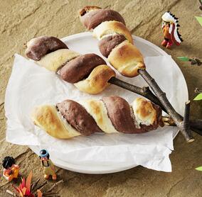 Süßes Stockbrot schwarz-weiß