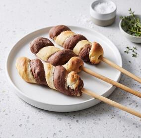 Süßes Stockbrot schwarz-weiß
