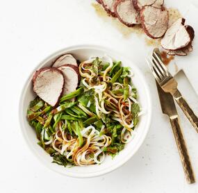 Tandoori-Schweinefilet auf Glasnudelsalat