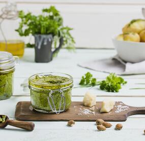 Frankfurter-grüne-Soße-Pesto