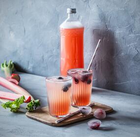 Fruchtig-süßer Rhabarbersirup