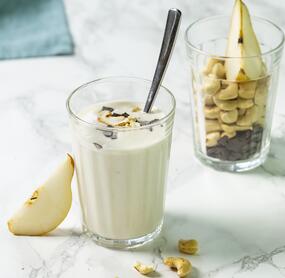 Milder Cashew-Birnen-Shake