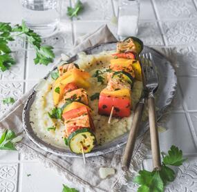 Selleriepüree mit Lachs-Gemüse-Spießen