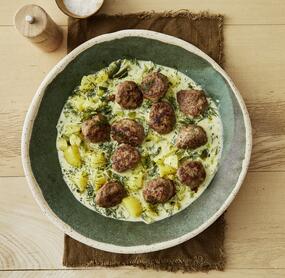 Sahniger Bulettentopf mit Kartoffeln