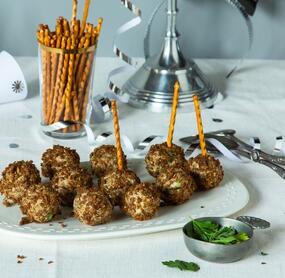 Food-Pops mit Salzstangen-Spießen