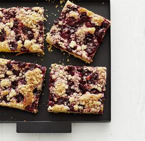 Saftiger Kirsch-Streuselkuchen vom Blech