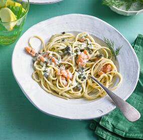 Einfache Linguine mit Crème fraîche und Räucherlachs