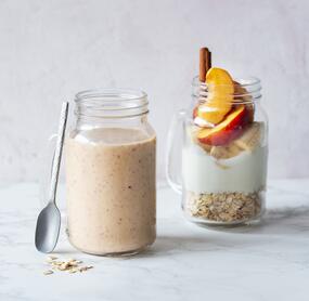 Frühstücksshake mit Joghurt und Haferflocken