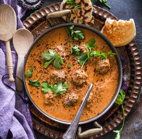 Lamm-Kofta in Tomaten-Joghurt-Soße
