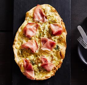 Flammkuchen mit Schinken