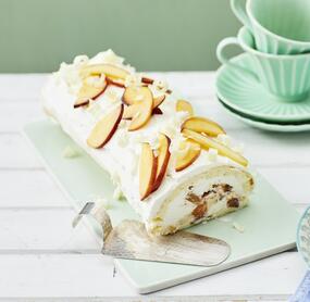 Fruchtig-leichte Pfirsich-Biskuitrolle