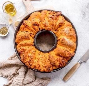 Das fluffigste Faltenbrot Tomate-Mozzarella