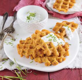 Herzhafte Waffeln mit Schnittlauch-Ricottadip