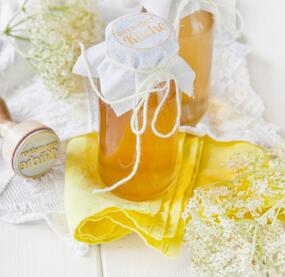 Holunderblütensirup