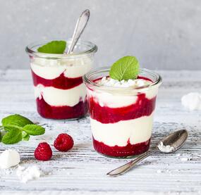 Blitz-Himbeertiramisu mit Baiser-Crunch