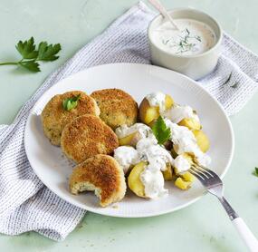 Fischfrikadellen mit Pellkartoffeln und Remoulade
