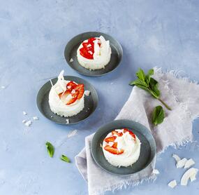 Kokos-Erdbeer-Törtchen