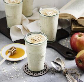 Frühstückssmoothie mit Datteln und Mandeln