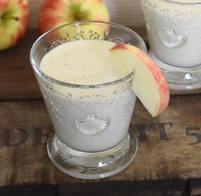 Apfelkuchen-Smoothie mit Joghurt