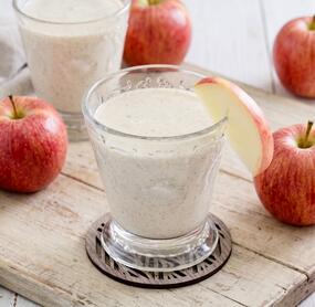Apfelkuchen-Smoothie mit Joghurt