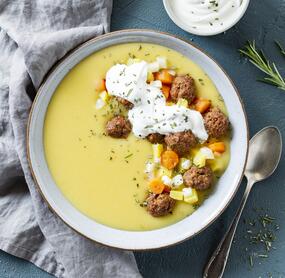 Kartoffelsuppe mit Hackbällchen