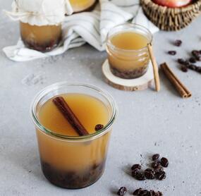 Schnelles Apfelgelee mit Rosinen und Zimt