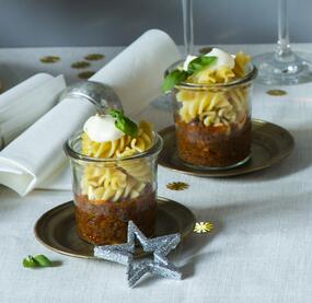Mini-Lasagne mit Crème fraîche im Glas