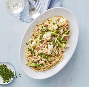 Sahnige Pasta mit Spargel und Blumenkohl