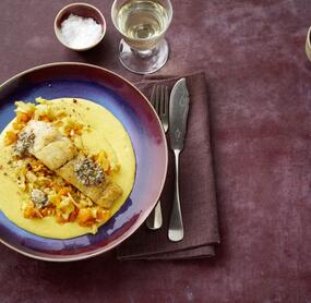 Polenta mit Wurzeln und Seelachsfilet
