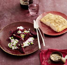 Erbsen-Reissalat mit Roter Bete und Koriander-Lachs
