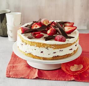 Sommerliche Erdbeer-Sahnetorte